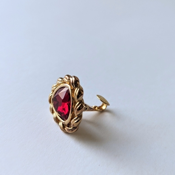 Swarovski S.A.L. Trillion Red Crystal Gold Rope Wrapped Clip-on Stud Earrings - Picture 6 of 8